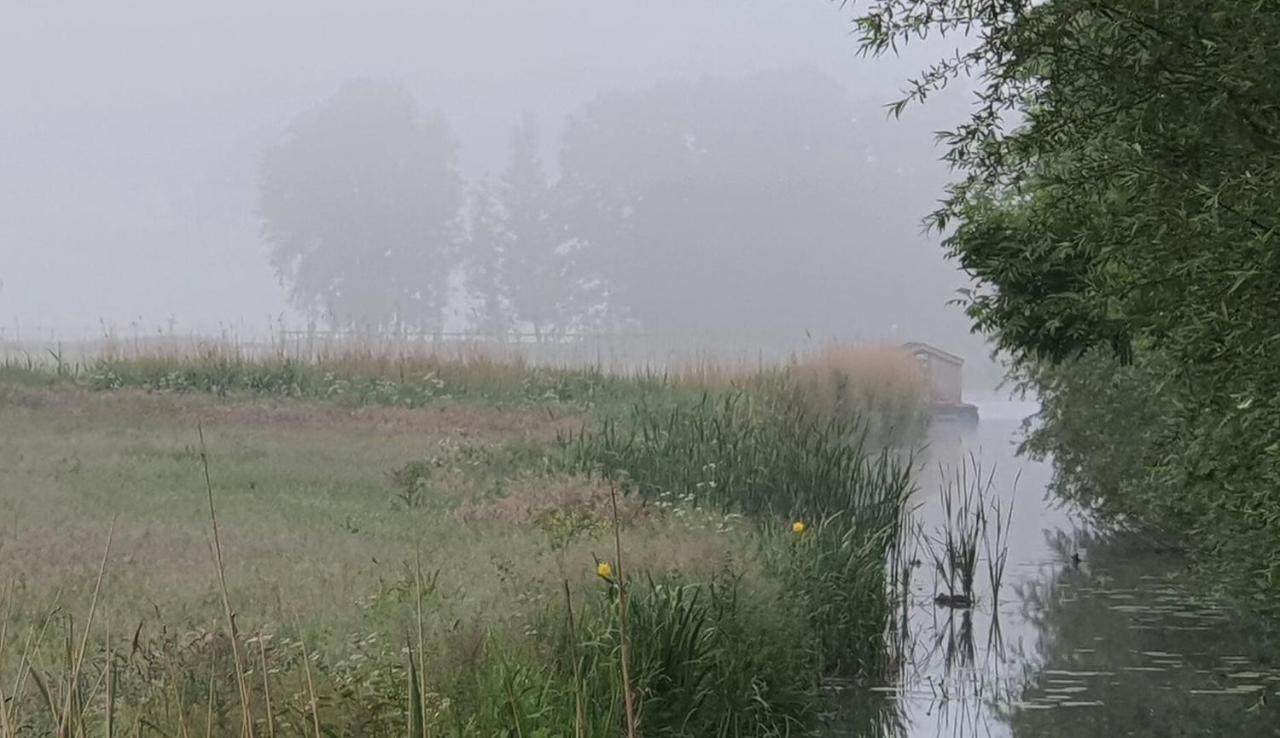 Het Kleine Paradijs Easterein Buitenkant foto